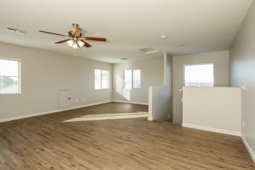912 E Brooke Pl - Photo 7 of 18