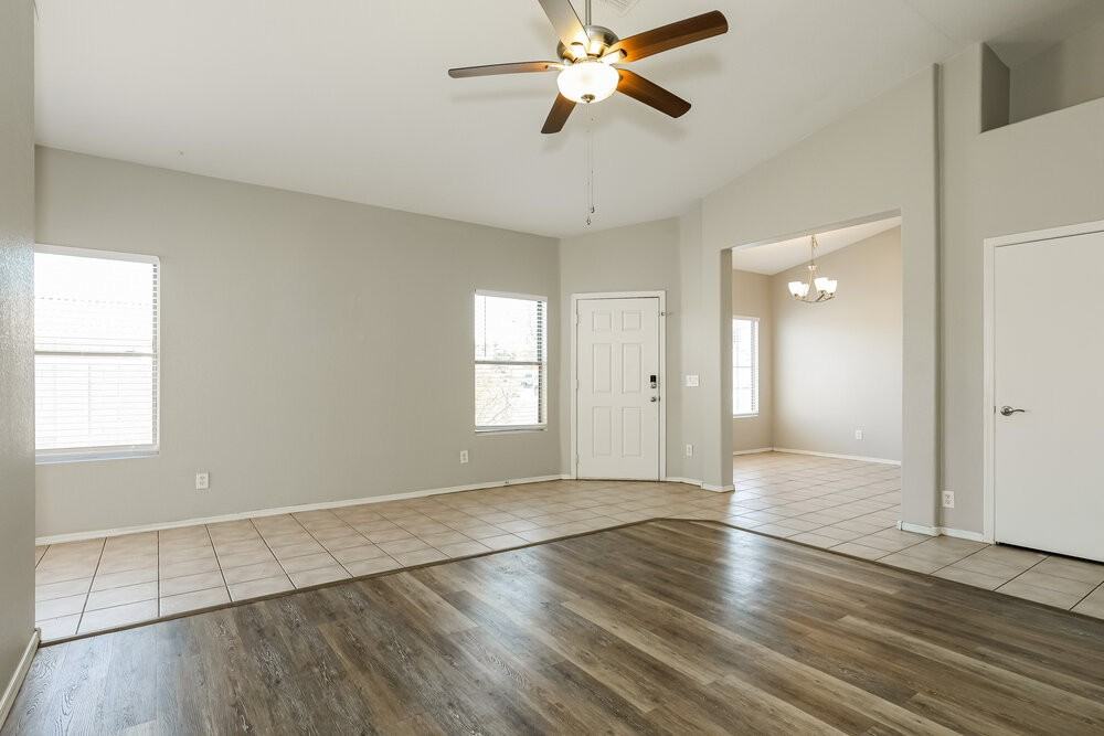 6412 W Hilton Ave - Photo 4 of 16