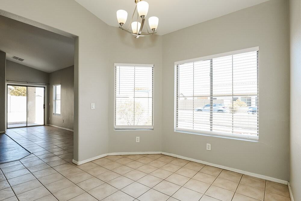 6412 W Hilton Ave - Photo 5 of 16
