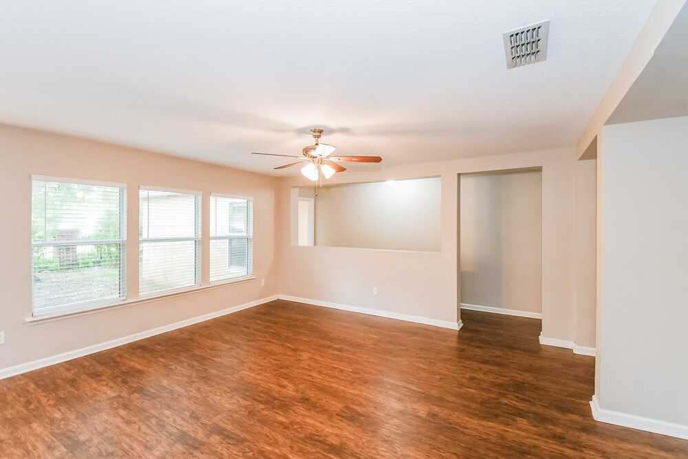 3859 Marsh Bluff Dr - Photo 3 of 16