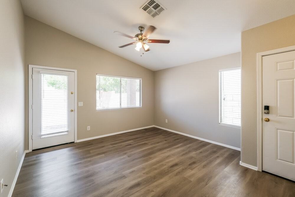 12606 W Reade Ave - Photo 4 of 16