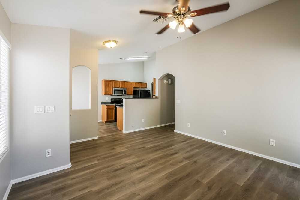 12606 W Reade Ave - Photo 5 of 16