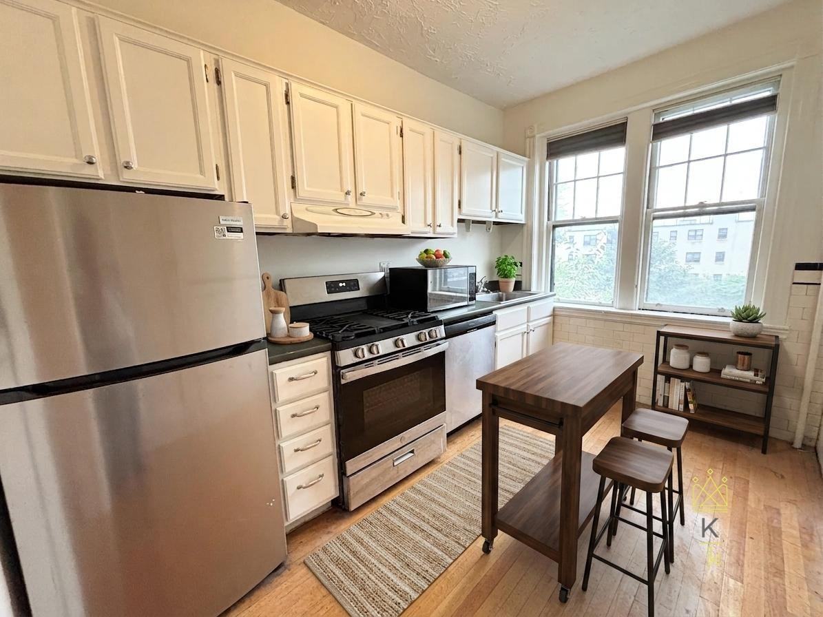 455 Washington St #4 - Photo 2 of 20