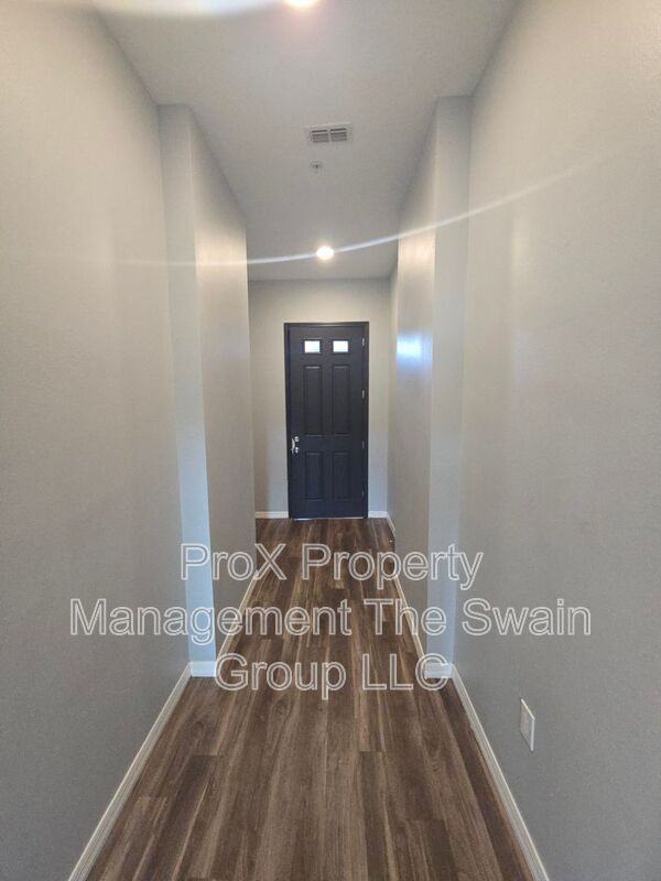 750 Avenue C Sw #101 - Photo 3 of 12