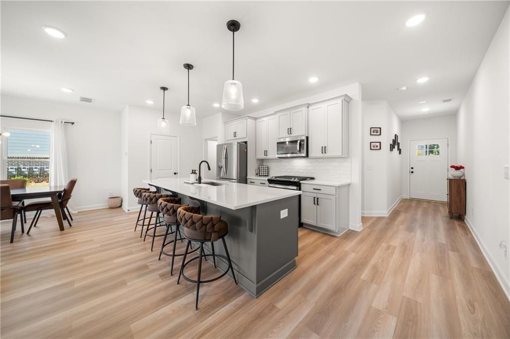 4541 Moray Dr - Photo 3 of 34