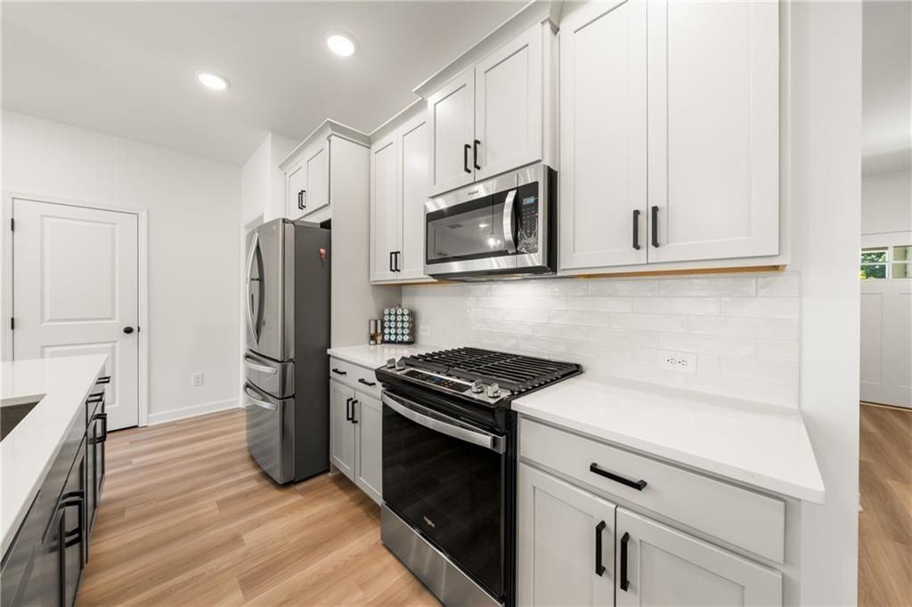 4541 Moray Dr - Photo 5 of 34