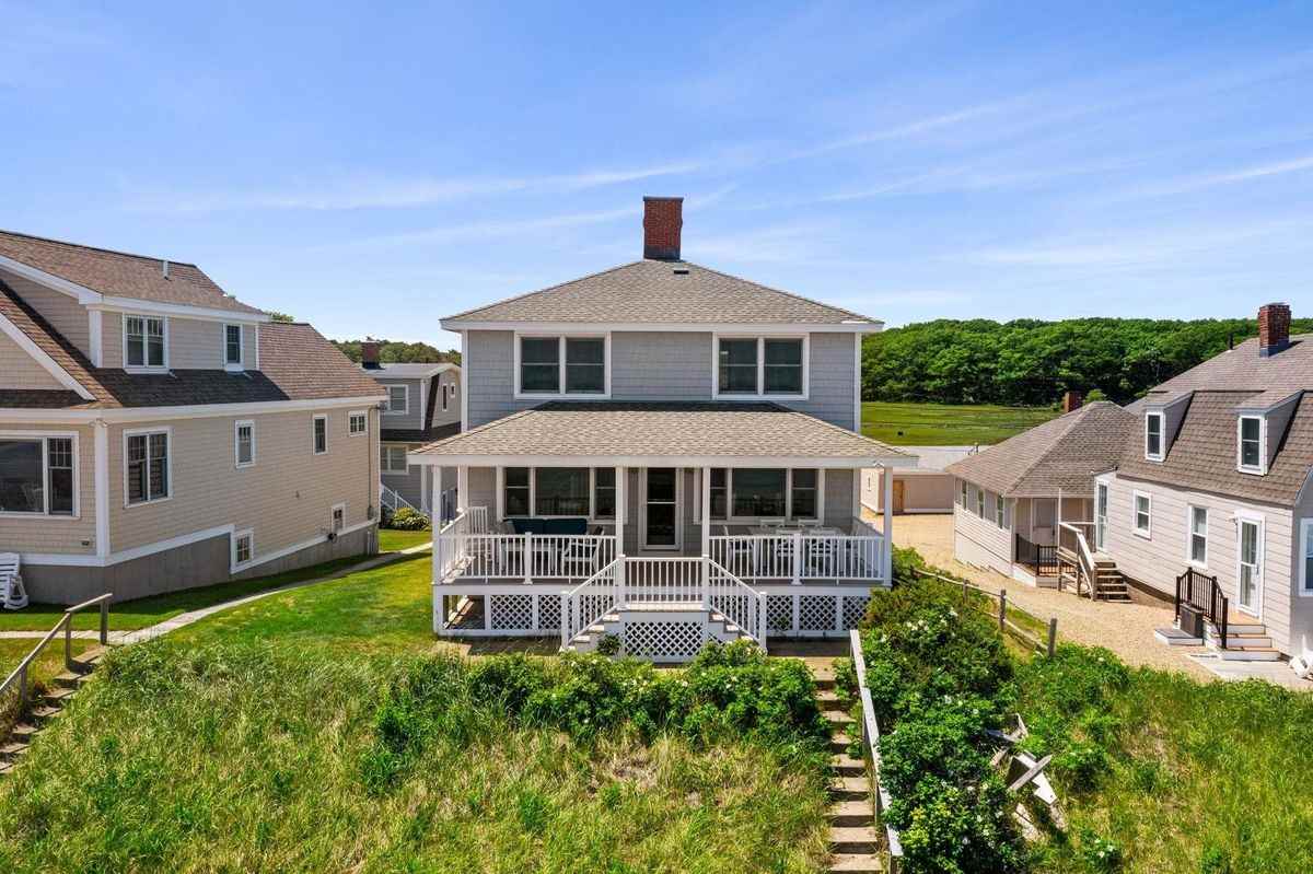 1282 Ocean Blvd - Photo 4 of 33