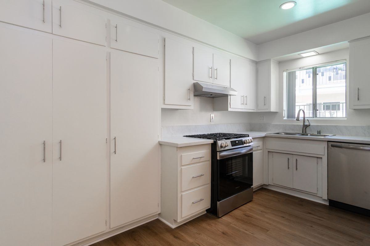 4653 Fulton Ave ##2 - Photo 2 of 9