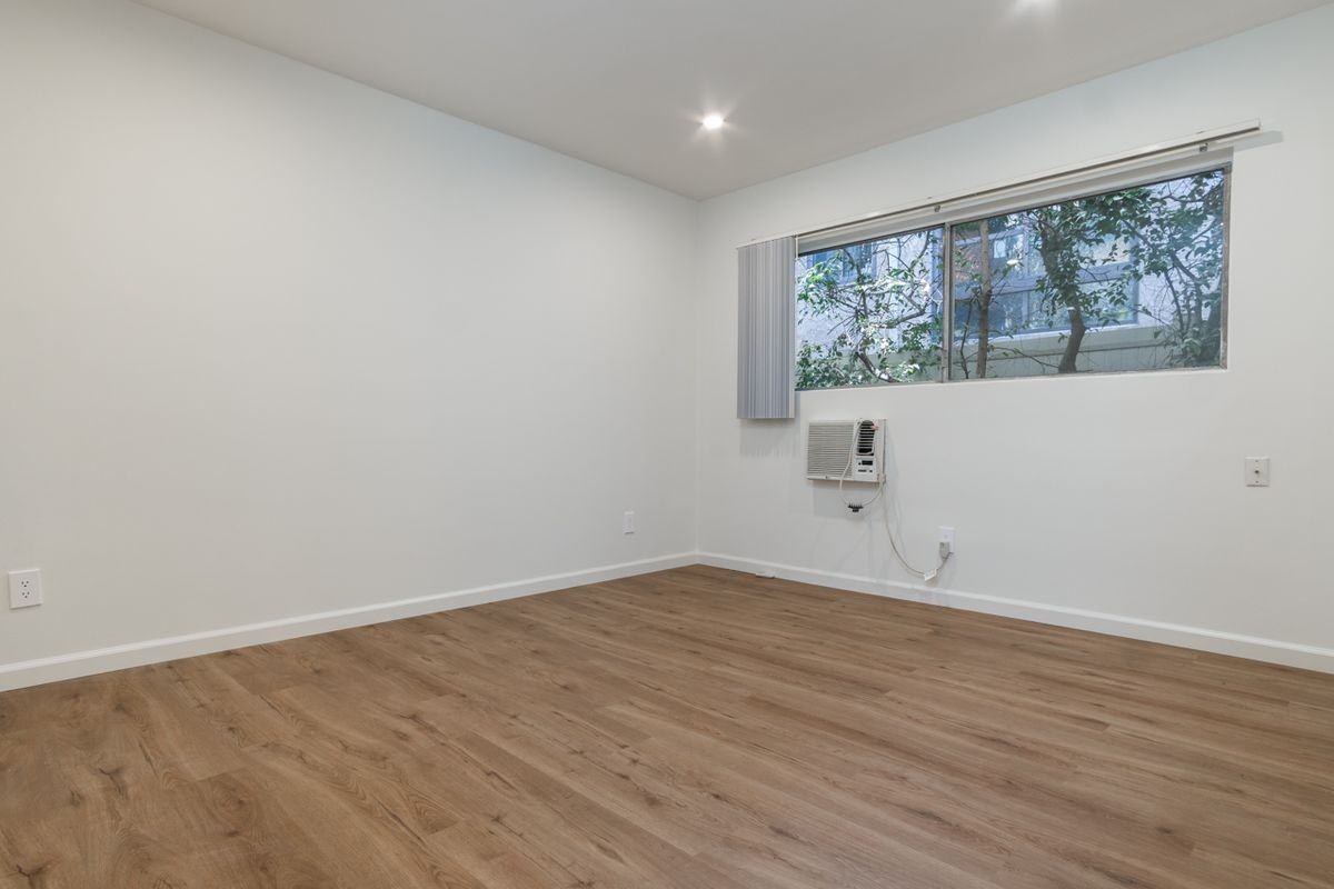 4653 Fulton Ave ##2 - Photo 5 of 9