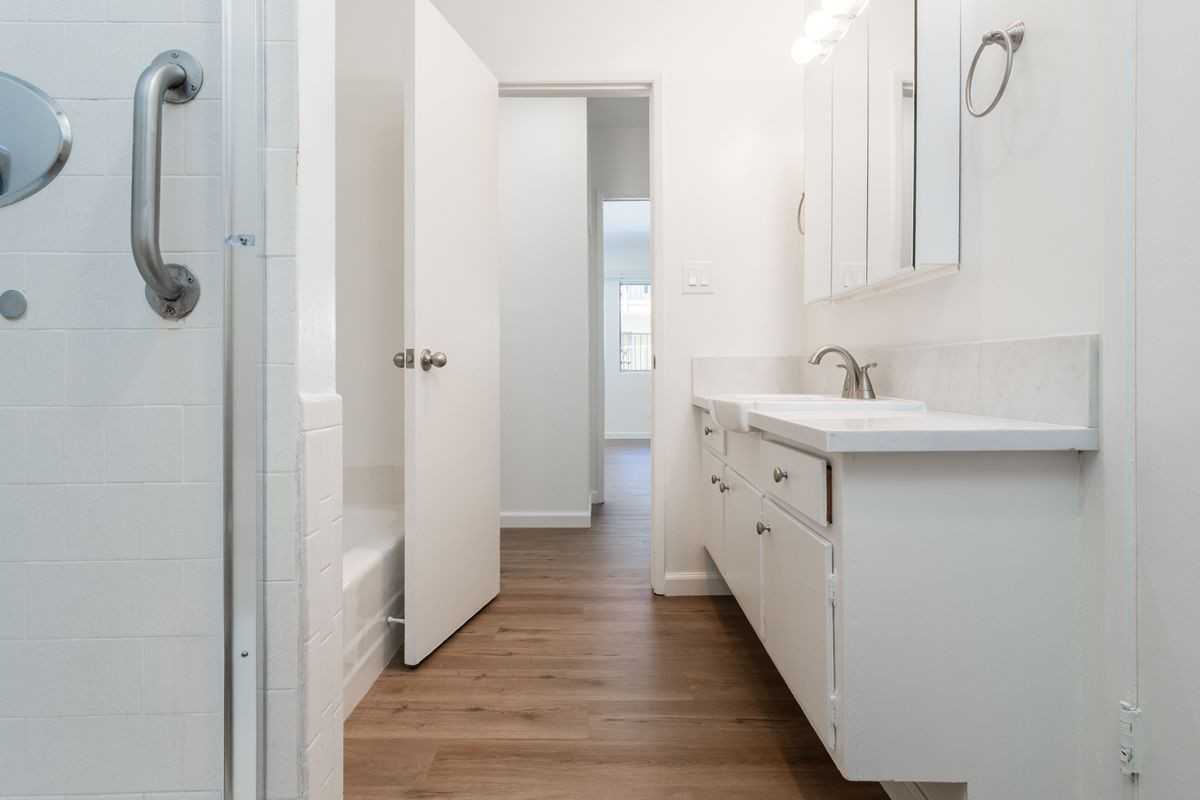 4653 Fulton Ave ##2 - Photo 7 of 9