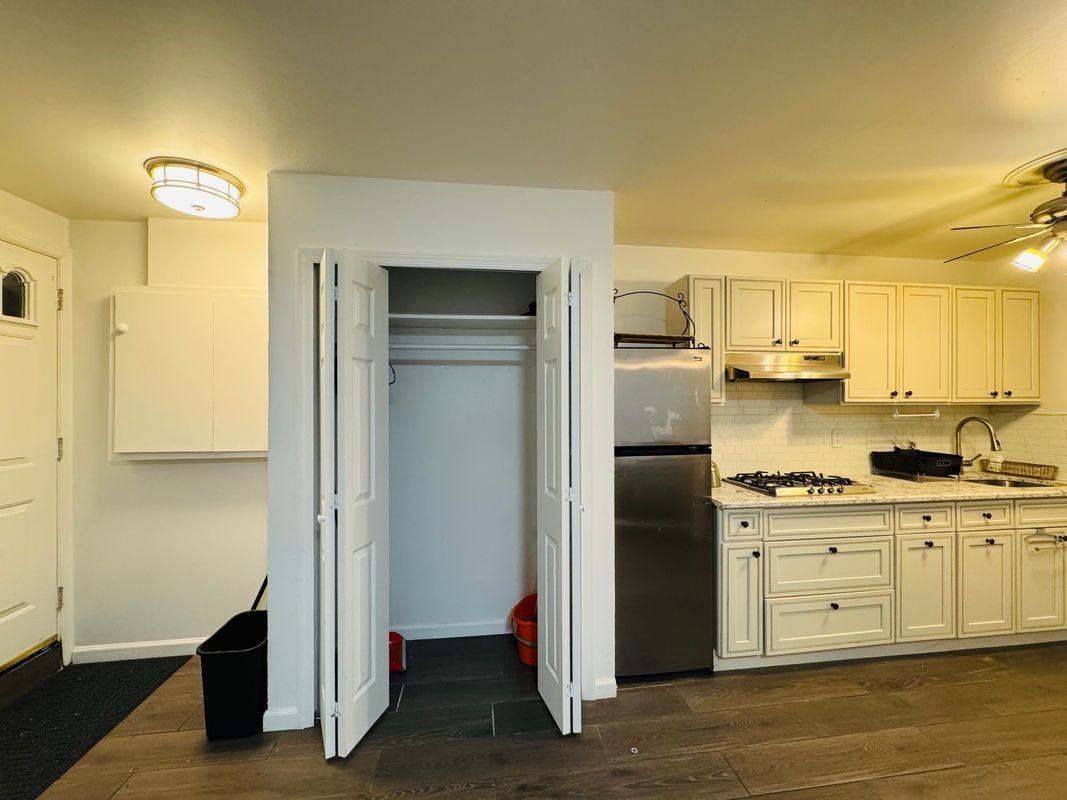2121 38th St ##1 - Photo 2 of 9