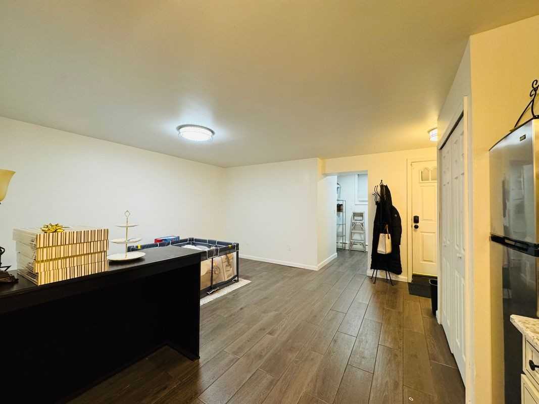 2121 38th St ##1 - Photo 3 of 9