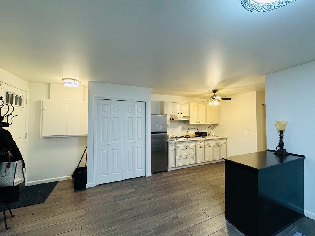 2121 38th St ##1 - Photo 4 of 9