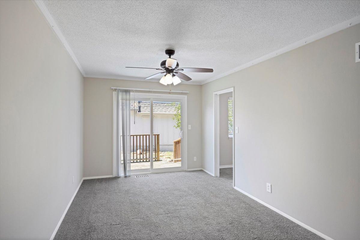 9689 Wedd St - Photo 5 of 28
