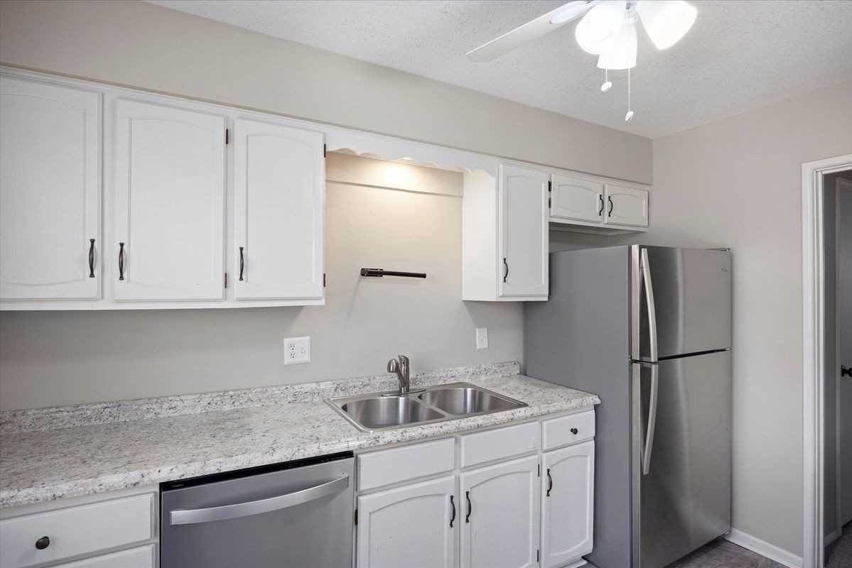 9689 Wedd St - Photo 6 of 28