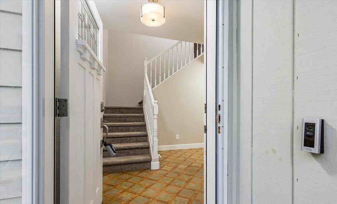 2105 Stockdale Cir - Photo 2 of 22