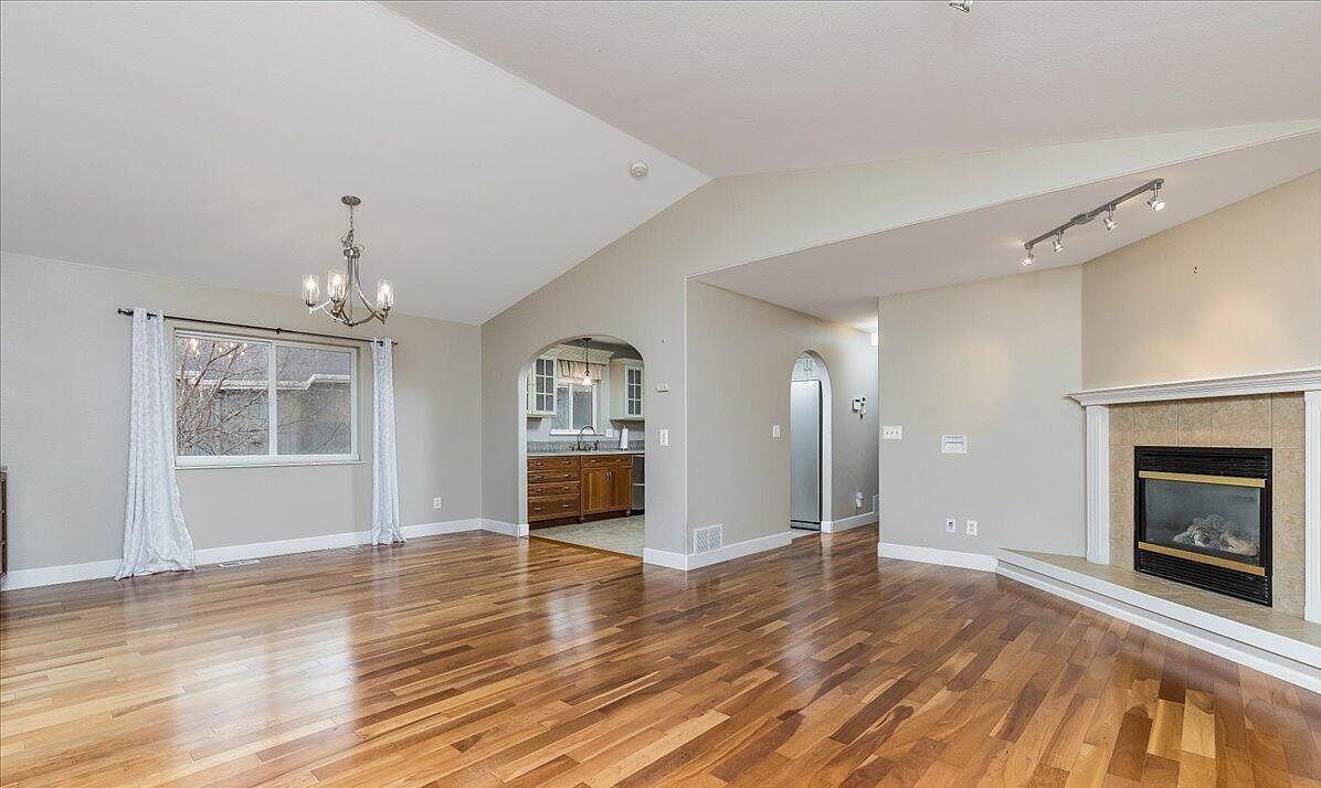 2105 Stockdale Cir - Photo 5 of 22