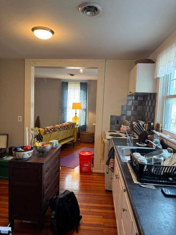 722 Columbia Tpke - Photo 5 of 13