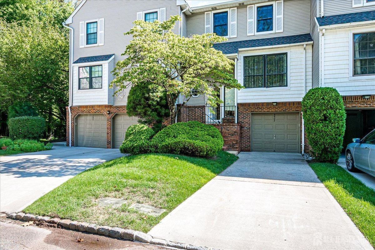 3902 Spring Brook Dr - Photo 4 of 45