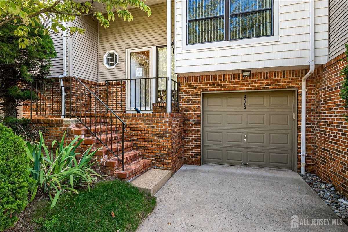 3902 Spring Brook Dr - Photo 5 of 45