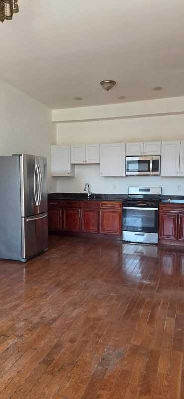 11310 Farmers Blvd ##2r - Photo 3 of 9