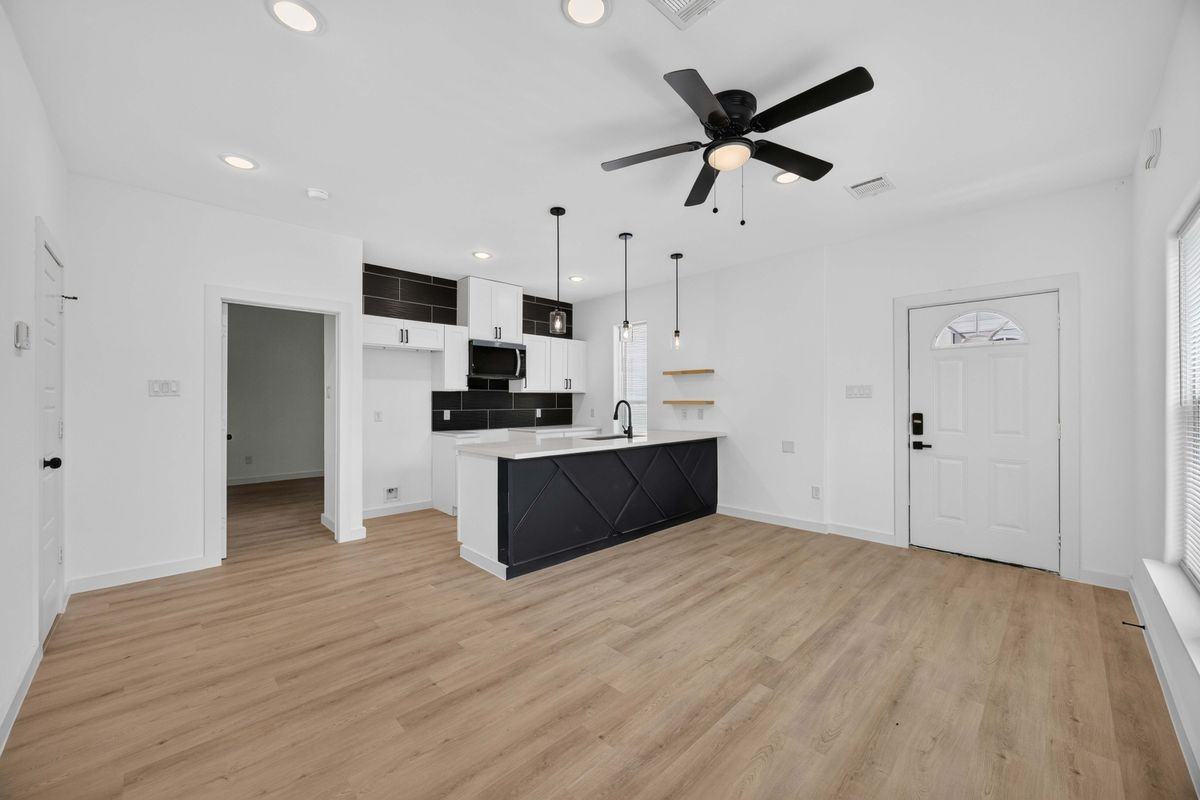 8208 Sterlingshire St ##B - Photo 2 of 7