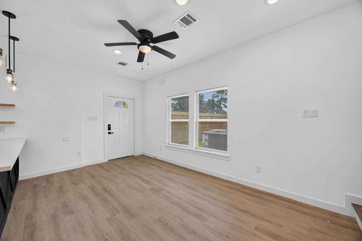 8208 Sterlingshire St ##B - Photo 3 of 7