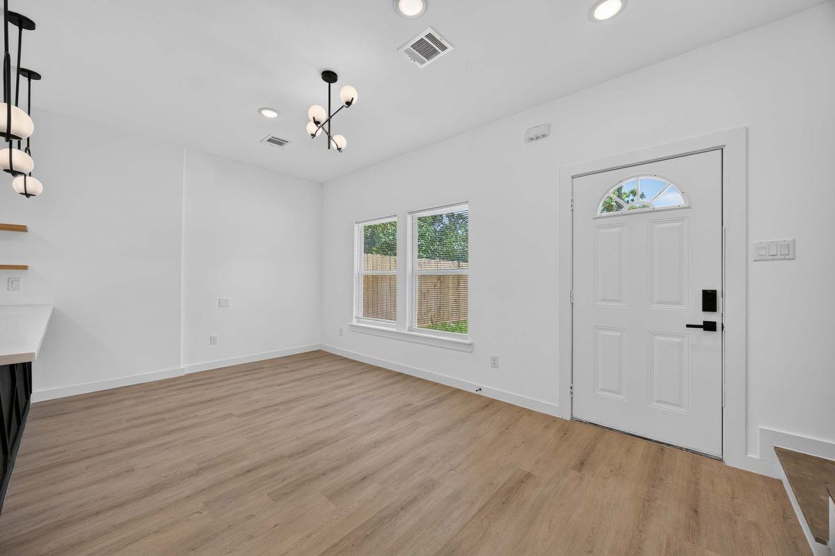 8208 Sterlingshire St ##B - Photo 5 of 7