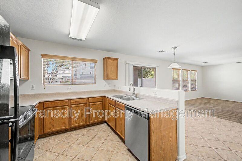 2755 S Southwind Dr - Photo 4 of 20