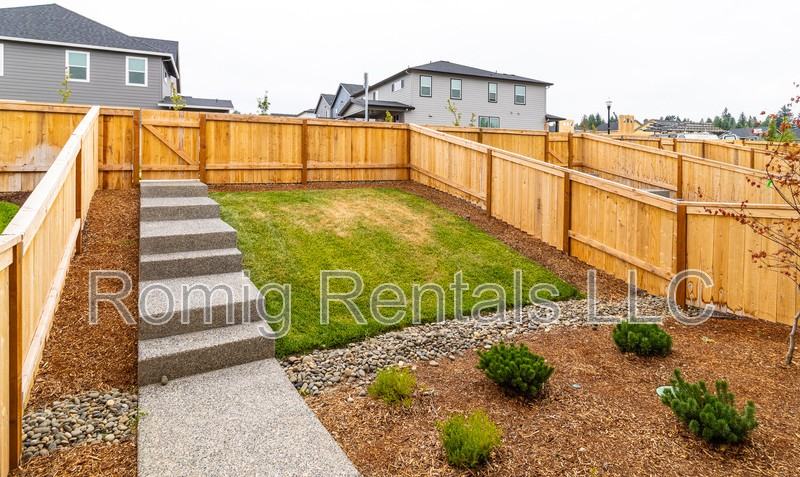 18611 Ne 44th Ave - Photo 2 of 29