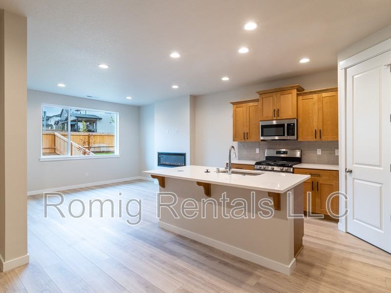 18611 Ne 44th Ave - Photo 5 of 29