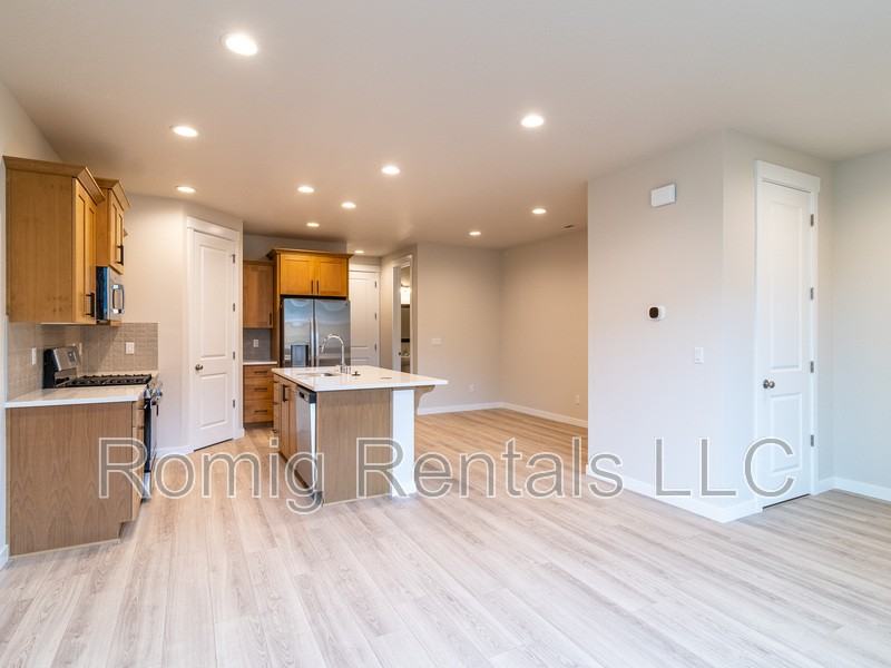 18611 Ne 44th Ave - Photo 6 of 29
