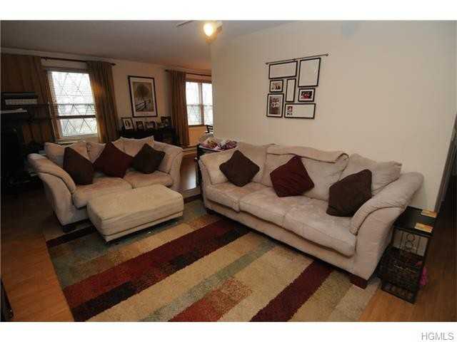 584 Sierra Vista Ln - Photo 2 of 17