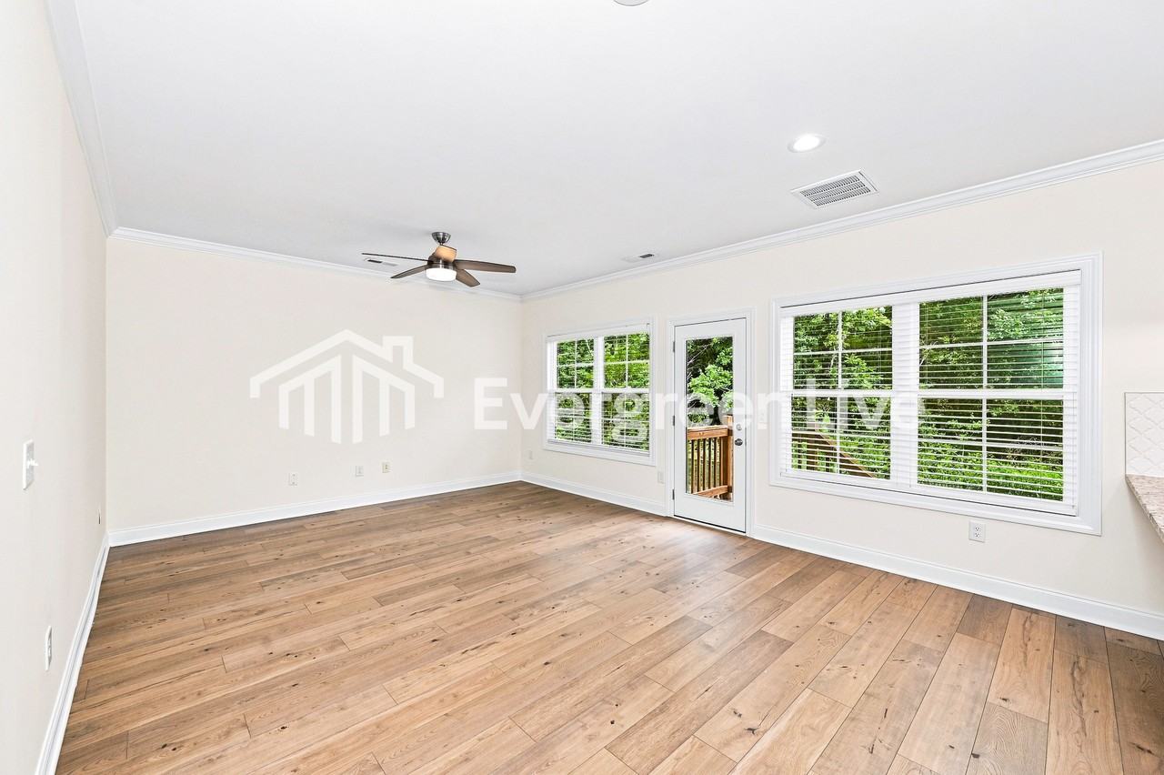 209 Greenwood Dr - Photo 2 of 15