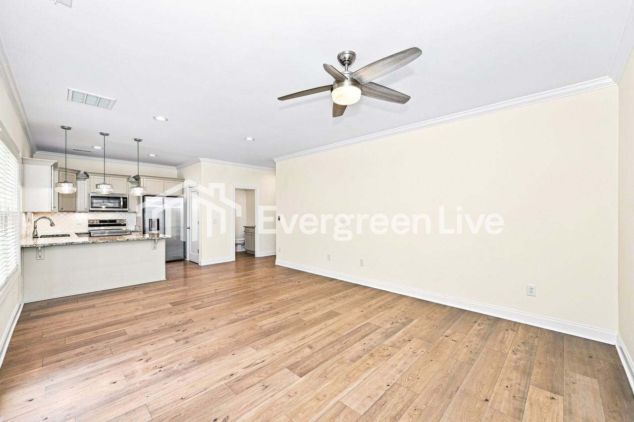 209 Greenwood Dr - Photo 3 of 15