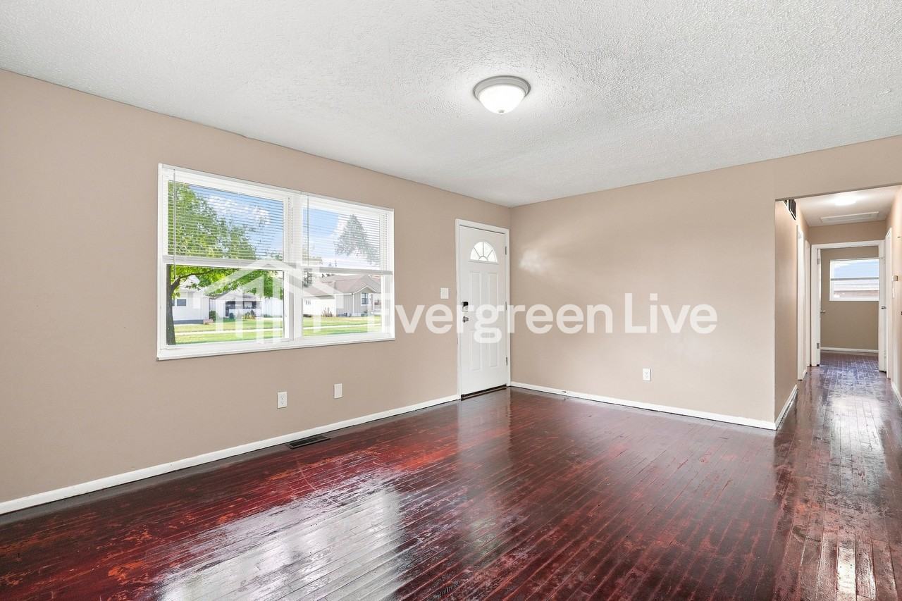 3062 Wadsworth Ct - Photo 3 of 15