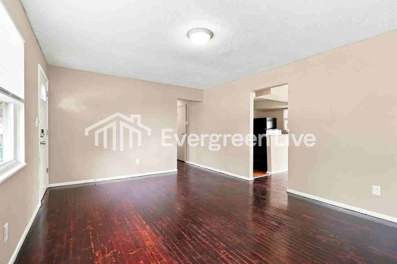 3062 Wadsworth Ct - Photo 4 of 15