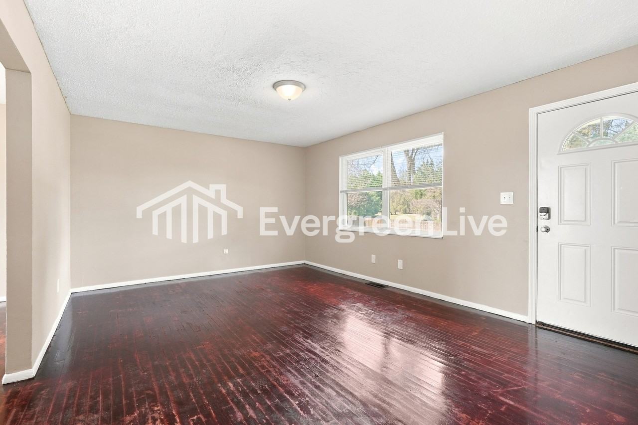 3062 Wadsworth Ct - Photo 5 of 15
