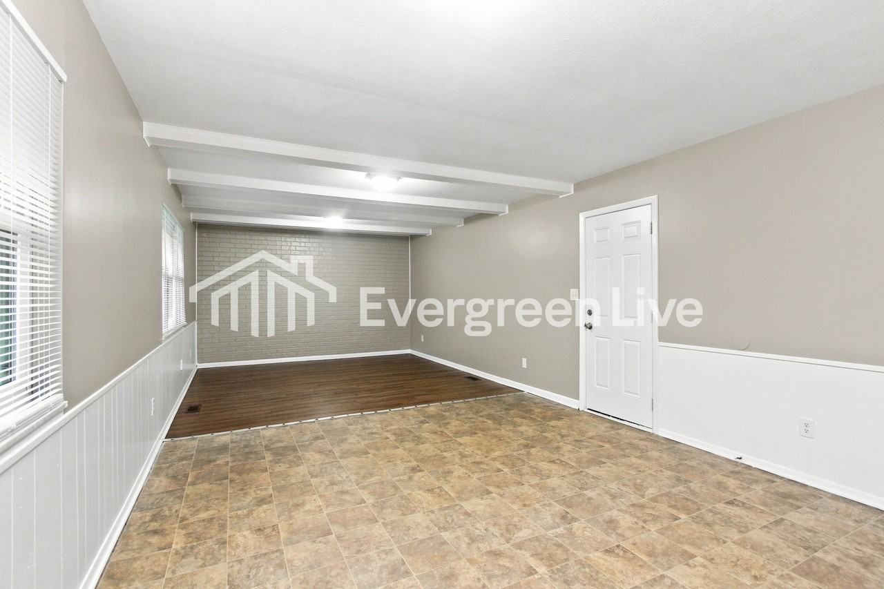 2708 Astro Dr - Photo 5 of 15