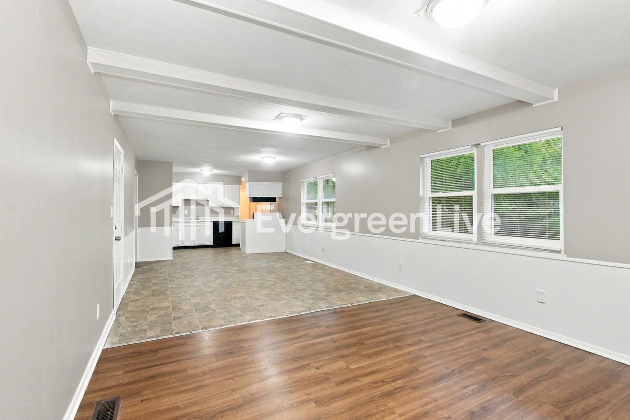 2708 Astro Dr - Photo 6 of 15