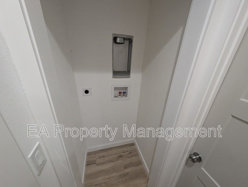443 Trumbull Ave Se #1 - Photo 5 of 8