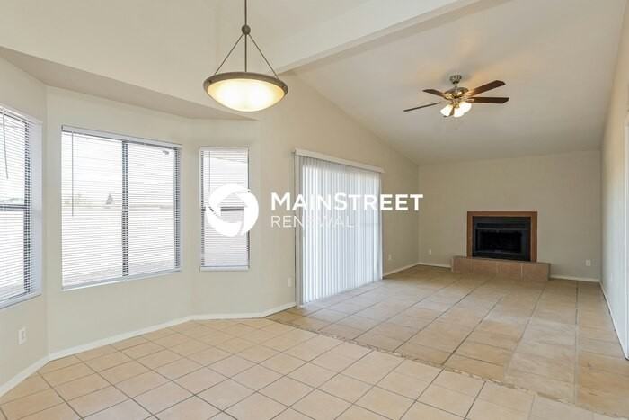 1880 W Mountain Oak Ln - Photo 4 of 16