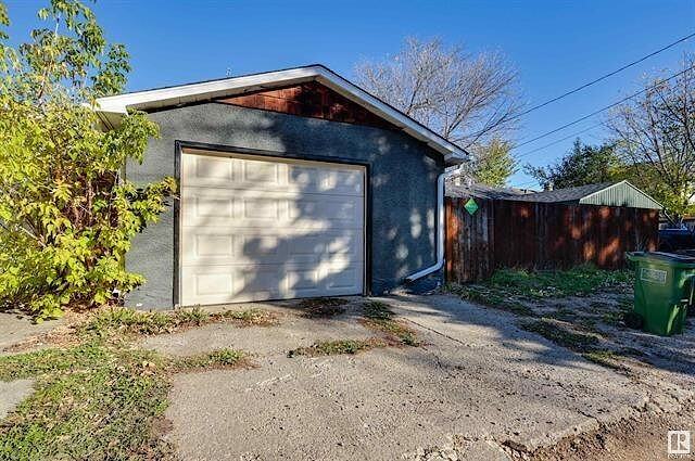 10833 69 Ave Nw - Photo 4 of 23