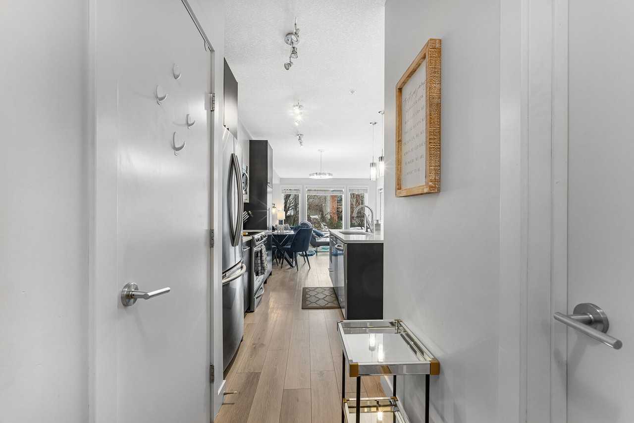836 Royal Ave Sw - Photo 5 of 50