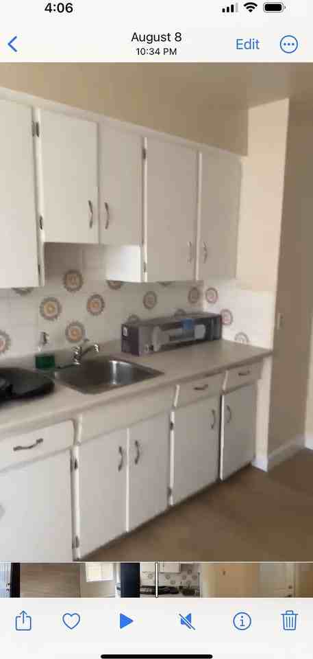 2211 19 St Ne - Photo 4 of 8