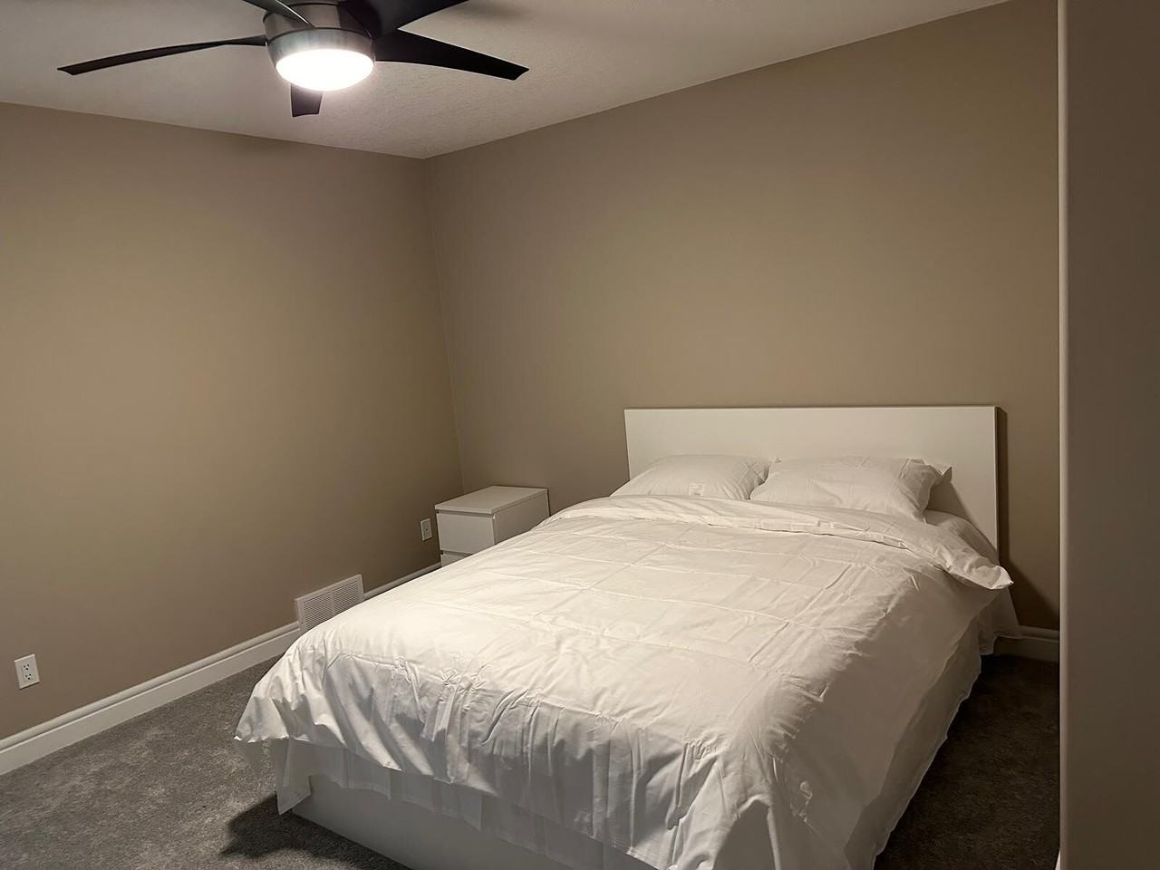9020 90 Ave Nw - Photo 5 of 19