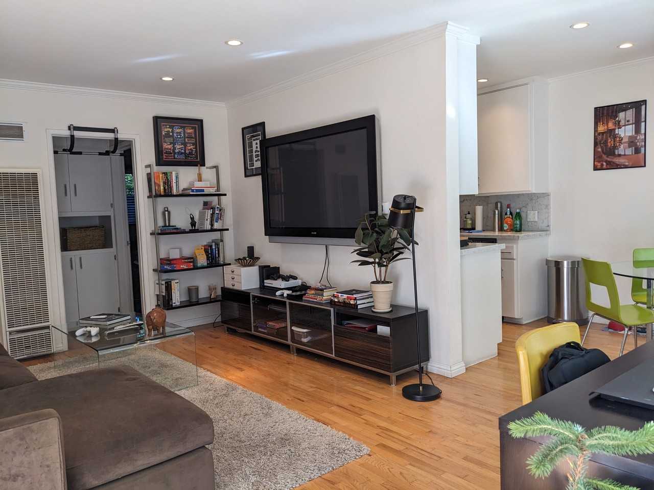 1419 15th St #1 - Photo 3 of 14
