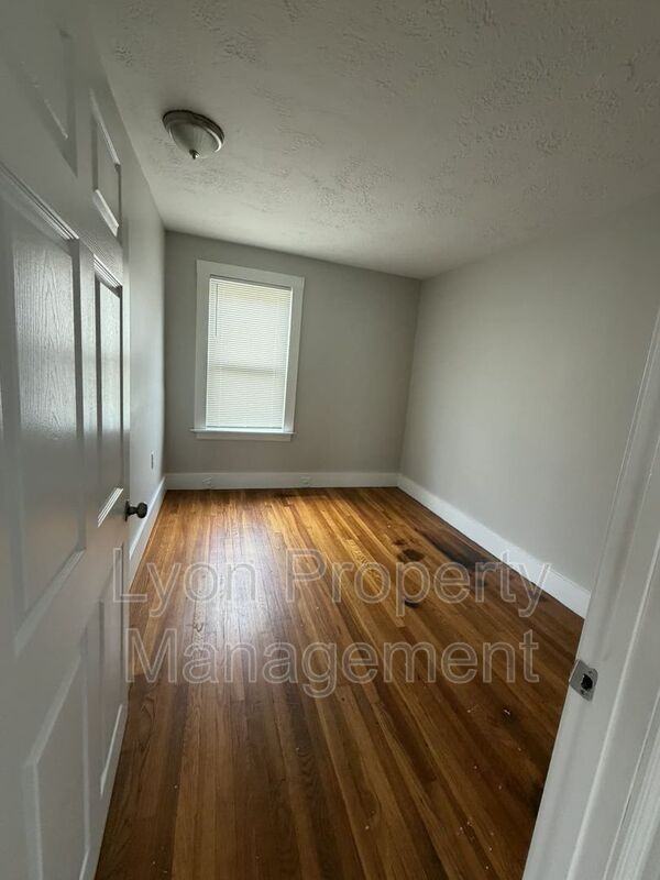318 Paradis Ave #3 - Photo 3 of 12