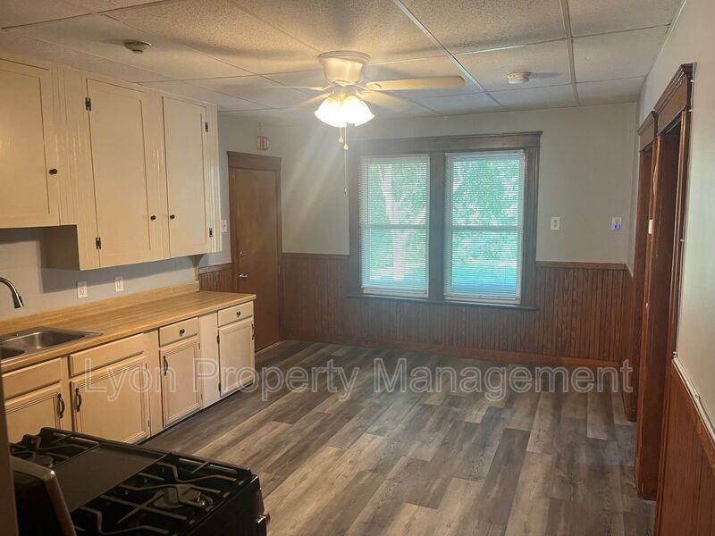 352 Manville Rd #2R - Photo 2 of 13