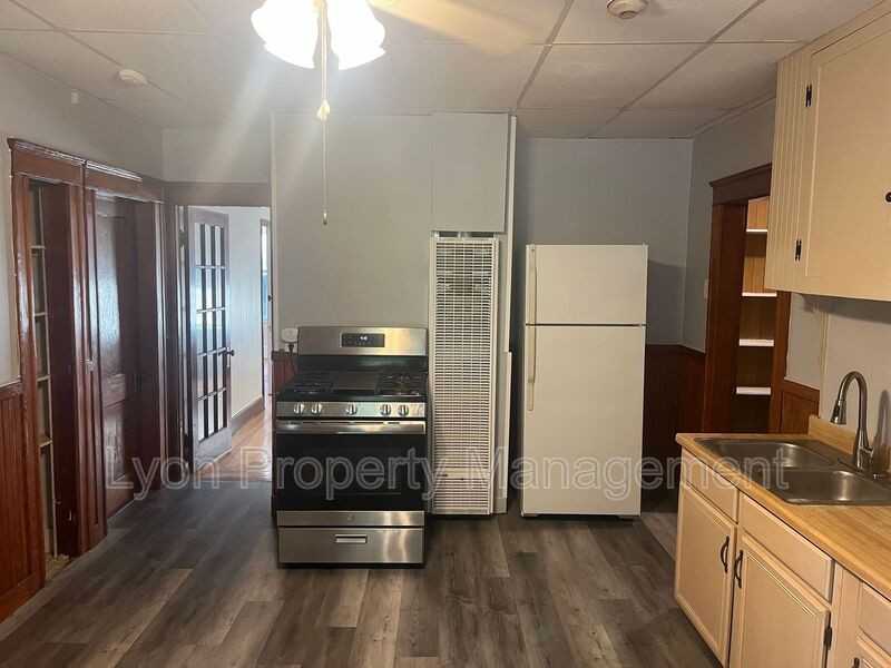 352 Manville Rd #2R - Photo 3 of 13